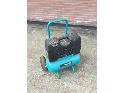 Gebruikte compressor Makita AC240