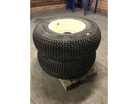 Goodyear Set luchtbanden 16.9-24 met velg