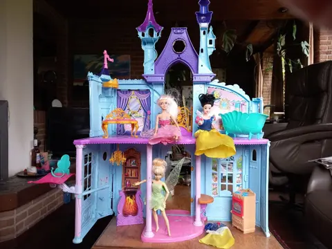 DISNEY , prinsessenkasteel - + prinsessen