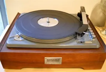 Bij DP Audio: Realistic Bang Olufsen Platenspeler Repareren