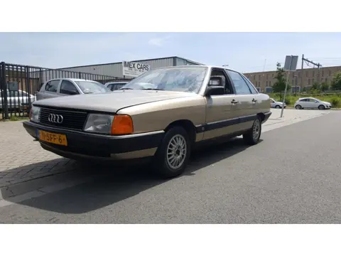 Audi 100 1.8 4+E ...zo mee nemen ... OPRUIMING ...