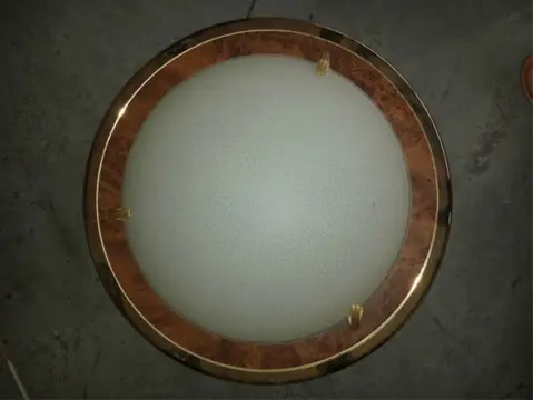 Plafonie met goudenkleur eromheen