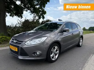 FORD FOCUS 1.6 150 PK! / BOMVOLL / INPARK / NAVI / TITANIUM