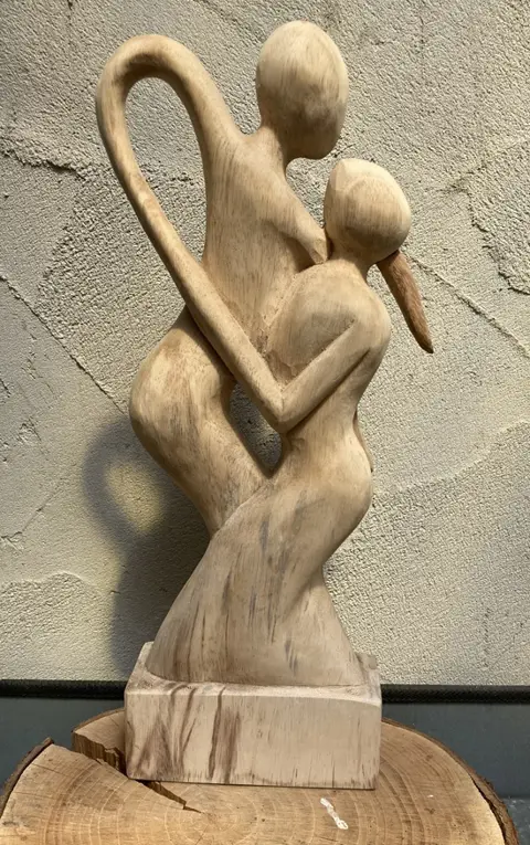 BEELD HOUTSNIJWERK PAAR VERSTRENGELD NIEUW