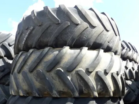 R42 Michelin 650/65R42
