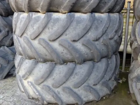R42 Firestone 710/70R42