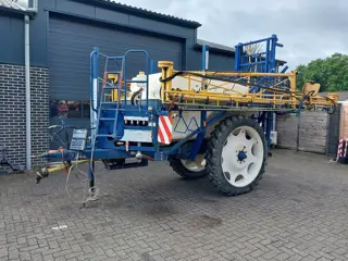 Sieger getrokken veldspuit 2200 liter 27 meter SKL keuring
