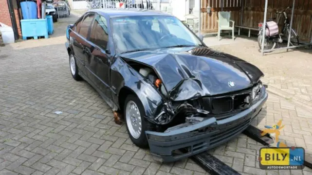 BMW E36 325i Sedan 1991 Diamantschwarz Metallic BILY ENTER