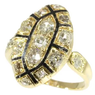 Ornate Elegance: A Diamond-Encrusted Rococo Ring