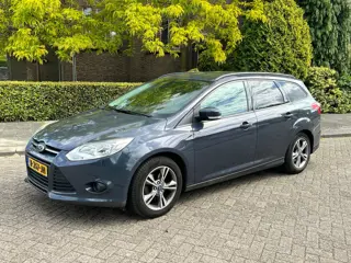 Ford Focus Wagon 1.0 EcoBoost Titanium tik in motor! trekhaak! 6-bak! trekhaak!