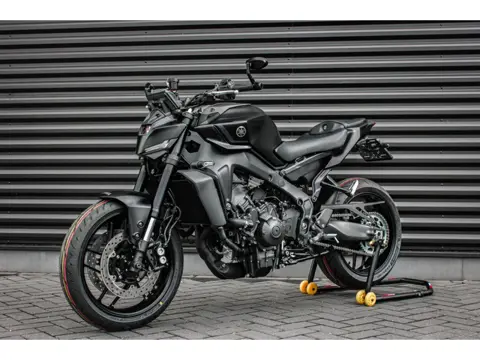 Yamaha Tour MT- 09 ABS 119PK 2025 NEW UIT VOORRAAD / COMPLETE DOCUMENTATIE / CUSTOM SC EXHAUST / QUI