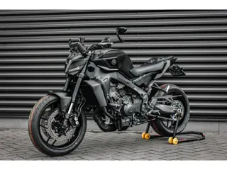 Yamaha Tour MT- 09 ABS 119PK 2025 NEW UIT VOORRAAD / COMPLETE DOCUMENTATIE / CUSTOM SC EXHAUST / QUI