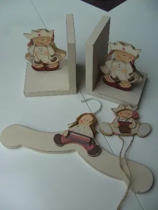 MEIDEN KAMER 3 DLG SET, STEUNEN, KLEERHANGER enz NR-4