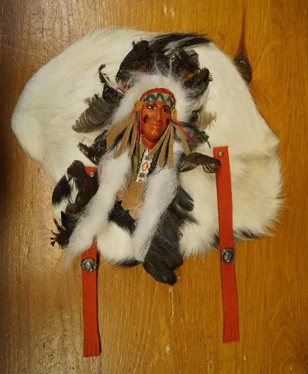 Indianen decoratie op koeienhuid