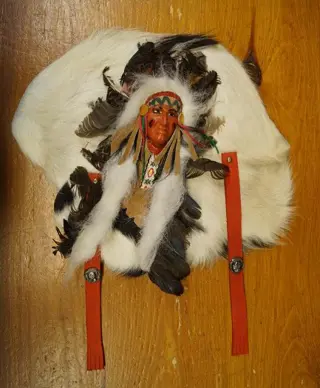 Indianen decoratie op koeienhuid