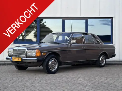 Mercedes-Benz 200-280 (W123) 200 D