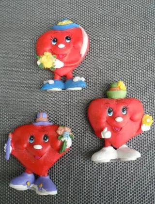 HAPPY HART VROLIJKE BEELDJES IN DISPLAY 24 STUKS NIEUW