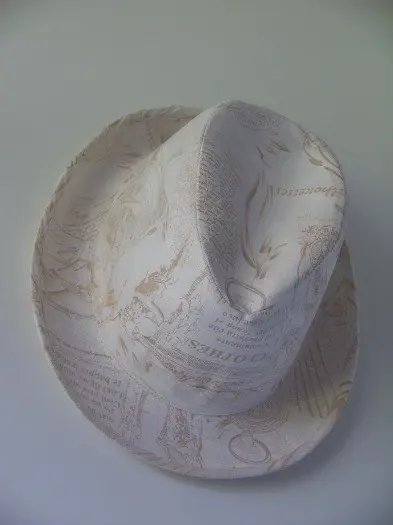 HOED WIT 2 STUKS VAN STOER / FEEST / PARTY