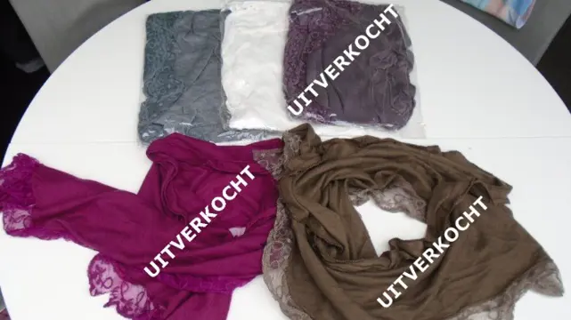 SJAAL LANGWERPIG MET KANT Gebr. wit of grijs 190 CM X 38 CM