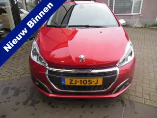Peugeot 208 1.2 PureTech Signature Staat in DE KRIM