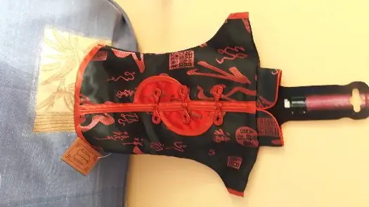 Chinees wijnfleskleedje in rood/zwart textiel