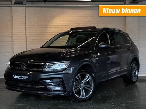 VOLKSWAGEN TIGUAN 2.0 TSI 4Motion 220pk Highline Business R Pano Virtual Alcantara 19 inch