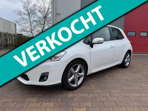 Toyota Auris 1.8 Full Hybrid Executive ( NAVI / RIJDT GOED / CRUISE CONT )