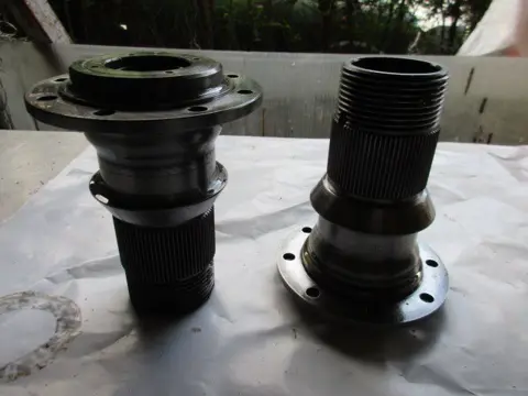 Front wheel hubs Lamborghini Espada s1