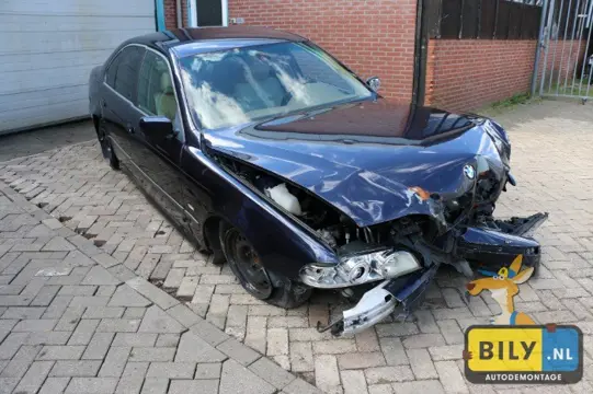 In onderdelen BMW E39 523i '00 voorschade BILY