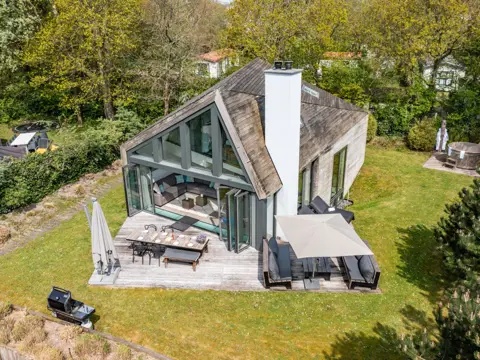 Riante en sfeervolle bosvilla met Finse sauna en hottub