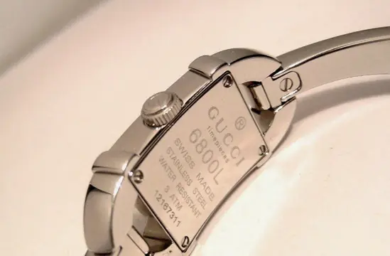 Nieuwe Staat Dameshorloge GUCCI 6800L diamanten wijzerplaat