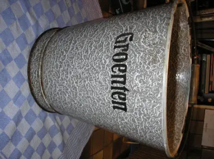 Grijs gewolkt emaille, vergiet / emmer