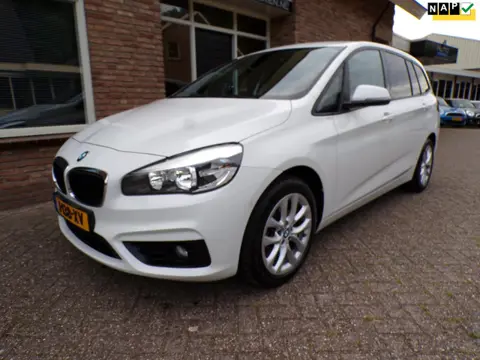BMW 2-serie Gran Tourer 220i Automaat / Clima / Navi / Stoelverwarming / Trekhaak Afneembaar
