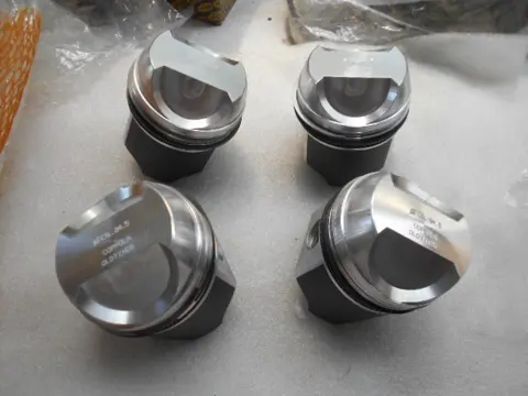 Pistons for Alfa Romeo 2000 type 102 diameter 84,5