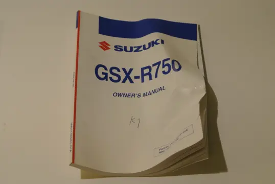 INSTRUCTIEBOEKJE Suzuki GSX R 750 2001 - 2003