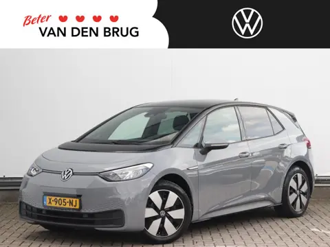 Volkswagen ID.3 ID.3 Pure 45 kWh 150pk | Navigatie | Climate Control | Parkeersensoren | Cruise Cont