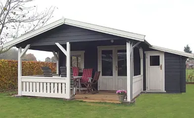 Tuinhuis-Blokhut 5x4+3z: 695 x 440 x 265 (h) cm