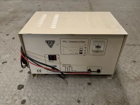 Onbekend 24 vol lader 10 ampere