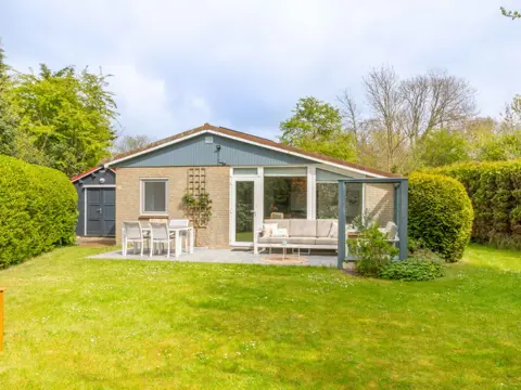 Vrijstaande bungalow met ruime beschutte tuin