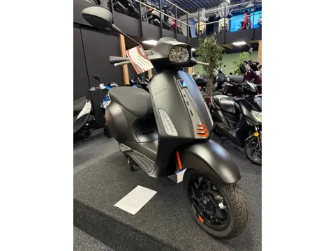 Vespa Bromscooter Sprint S Elettrica NIEUW (automaat)