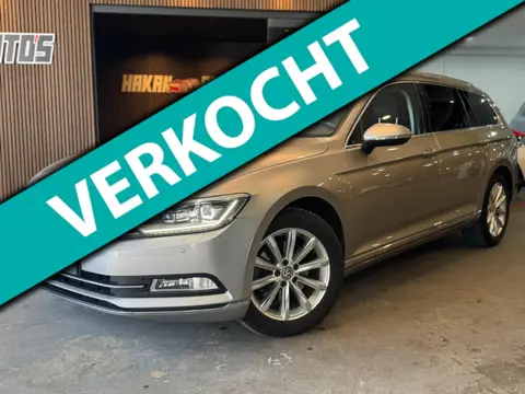 Volkswagen Passat Variant 1.8 TSI Highline Automaat | Carplay | Led | Trekhaak