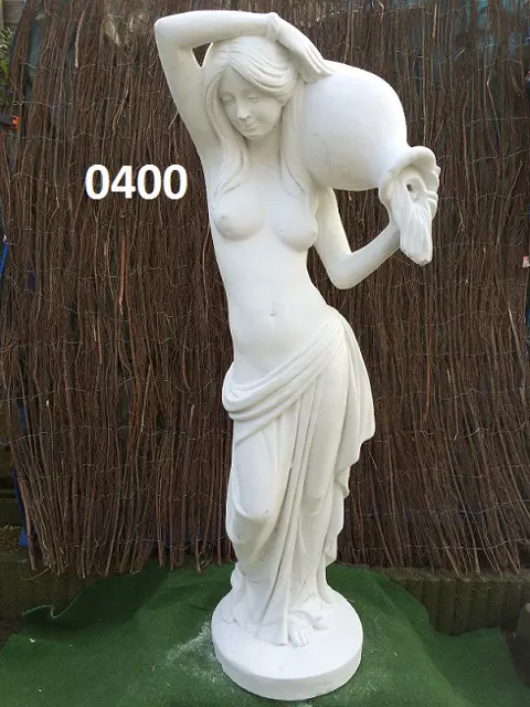 Vrouw leeg de kruik.