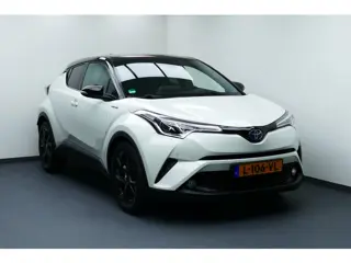 Toyota C-HR 1.8 Hybrid Executive. Bi Tone, Navi, Camera, StoelVerw, 18"LMV, Afn Haak