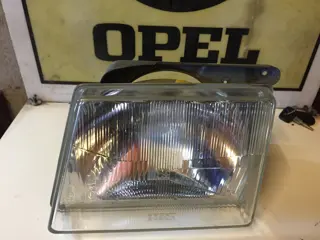 Koplamp H4 Opel Kadett D Links 90053985