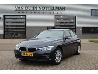 BMW 3 Serie 318i Essential / Leer / Navigatie / Automaat / N.A.P.