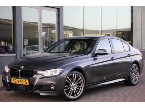BMW 3-serie 320i xDrive M Sport Edition | DEALER ONDERHOUDEN