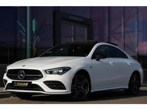 Mercedes-Benz CLA-Klasse 250 e AMG Edition | Pano | Nightpakket | Sfeerverlichting