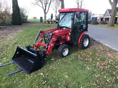 Tym T255 Hst Met Cabine en Voorlader
