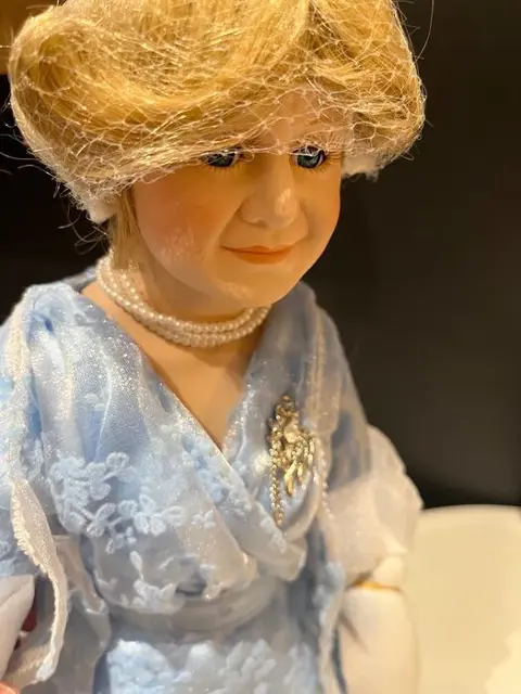 Janus - Reine Elisabeth II par Christiane Ott - 400 - Queen