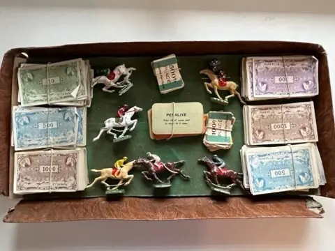 Etablissement le Derby in la Varenn St Hilaire - Spel Le